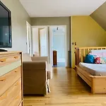 Chez Lucie Et Compagnie Pavillon Familial Avec Beau Jardin