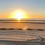 Chez Lucie Et Compagnie Pavillon Familial Avec Beau Jardin