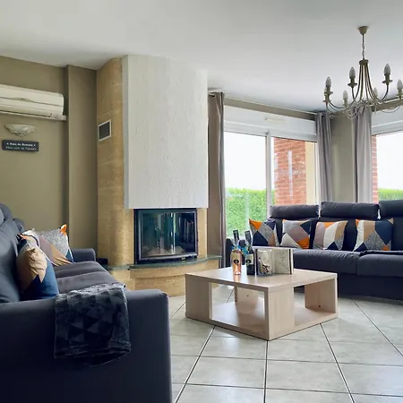 Chez Lucie Et Compagnie Pavillon Familial Avec Beau Jardin Vron