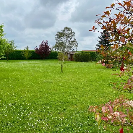 Chez Lucie Et Compagnie Pavillon Familial Avec Beau Jardin