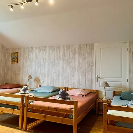 Holiday home Chez Lucie Et Compagnie Pavillon Familial Avec Beau Jardin Vron