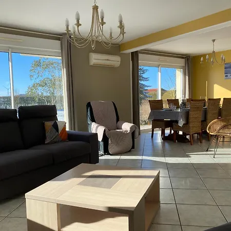 Holiday home Chez Lucie Et Compagnie Pavillon Familial Avec Beau Jardin