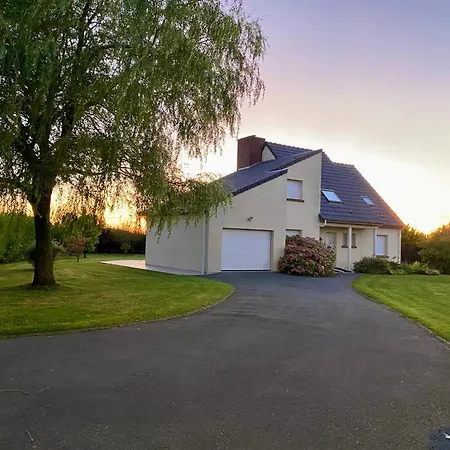 Chez Lucie Et Compagnie Pavillon Familial Avec Beau Jardin * Vron